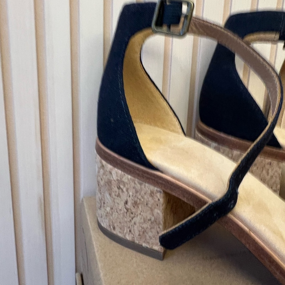 Soludos Navy and Cream Pom Pom Ankle-Strap Block Heel Sandals nwob - Picture 3 of 4